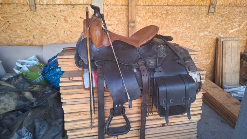 Sa Calarie - 2 buc - stil Western - impecabile - Pret negociabil